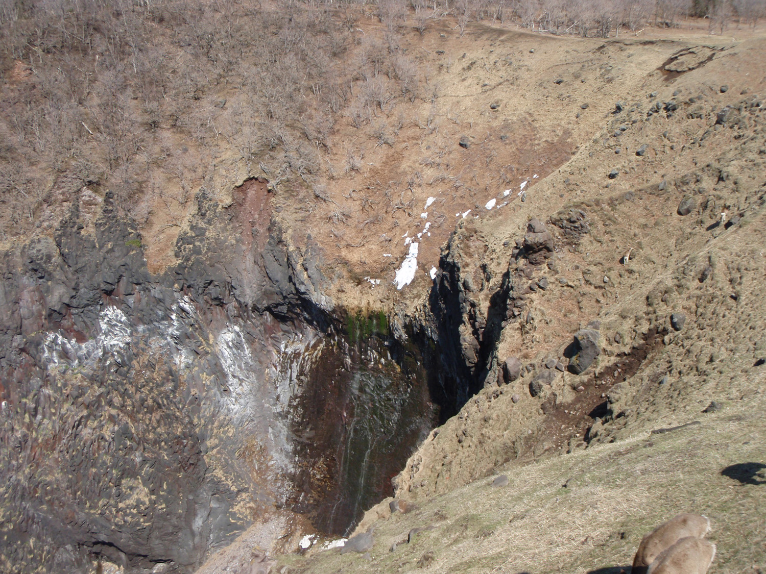 �t���y�̑�ł͒f�R����C�ւƗ��ꗎ����ꂪ�������������܂��B