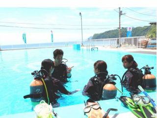 まずはプールダイビングでリフレッシュ