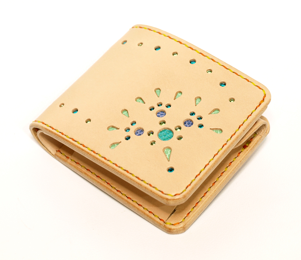 愛知 レザークラフト体験 二つ折り財布 カスタム自由自在のレザー製 オリジナル二つ折り財布 レザーショップ風炎 フェーン じゃらん遊び体験