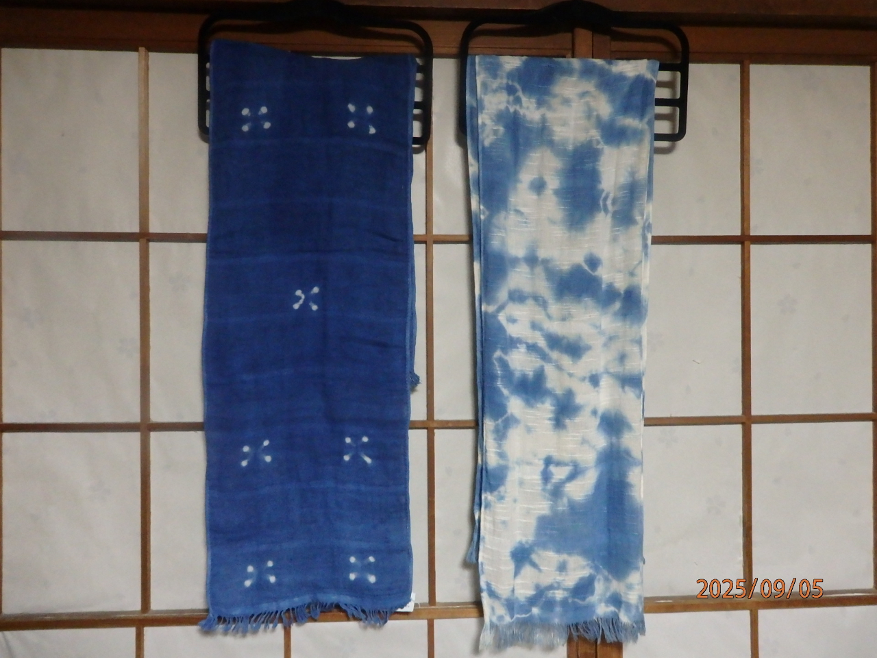 ストール 左:洗濯バサミ 右:つまみしぼり