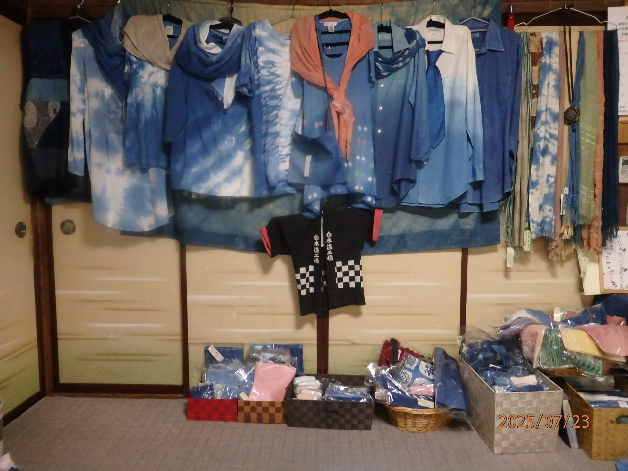 小物やTシャツなどの販売もしております