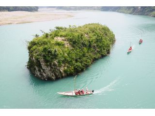 世界遺産:御舟島。速玉神社の境内のひとつでもあり、毎年速玉大社の例大祭にて神様が船渡御をされる神事。
