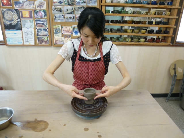 出来上がった器を下します。