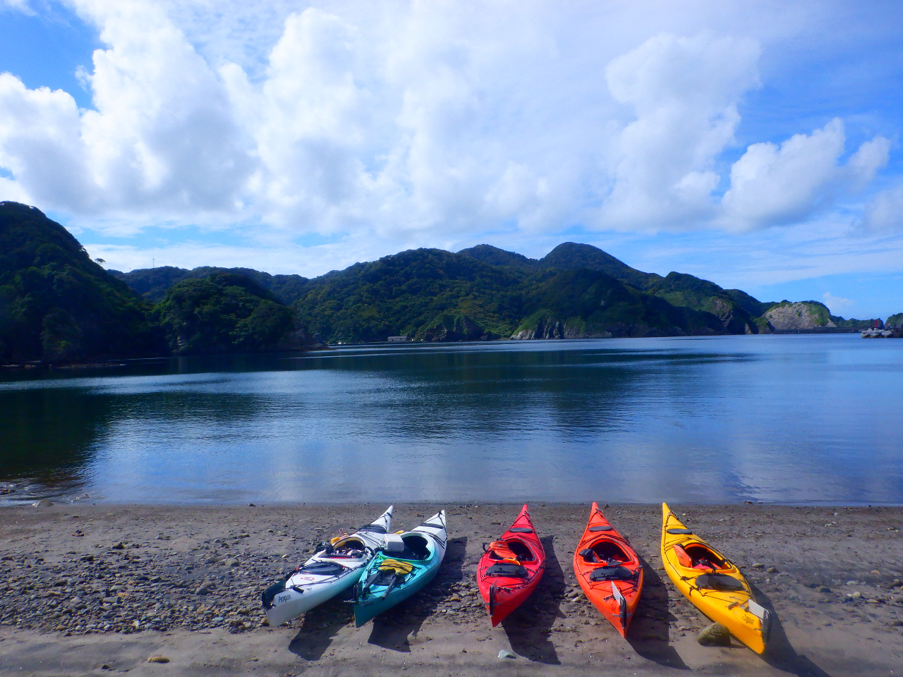 ツアー会場は大きな湾内となり、とても穏やかな海です!