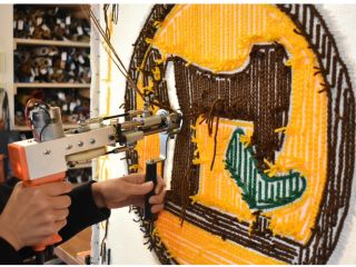 タフティングガンでオリジナルのラグ作り。