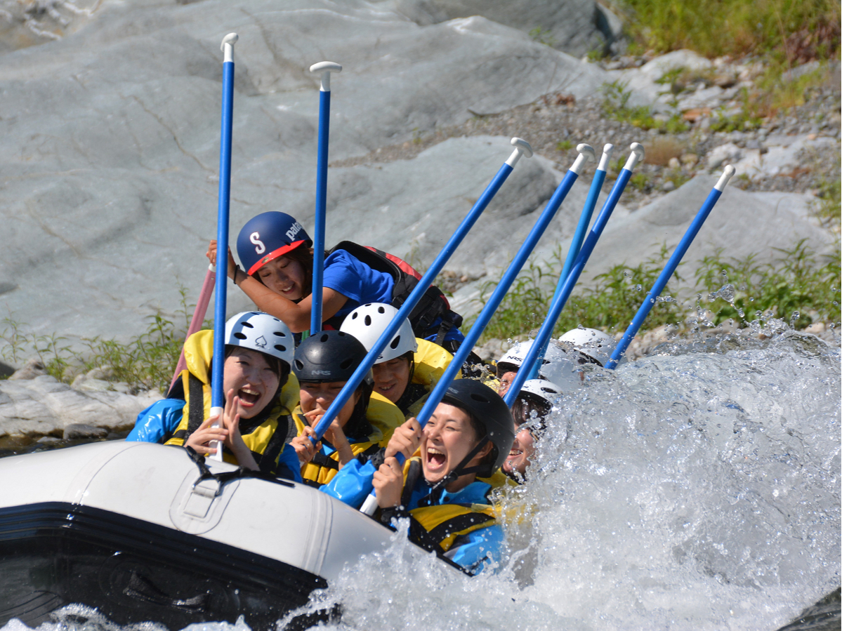 流れが速いポイントではスリルも満点!じゃんじゃん水しぶきを浴びていこう!