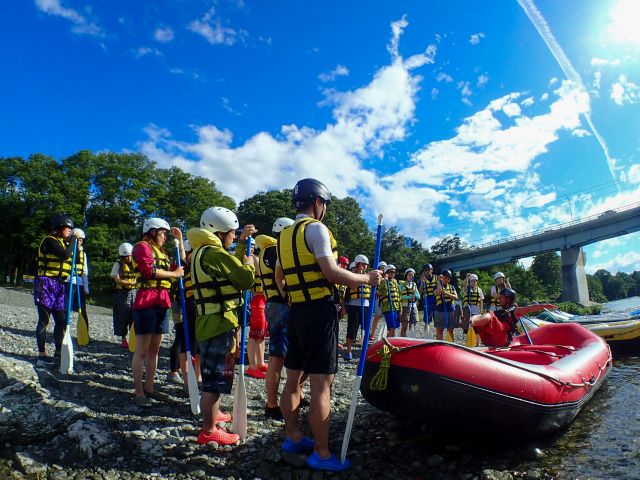 事前の安全説明もしっかりやって安心して川にこぎ出そう!