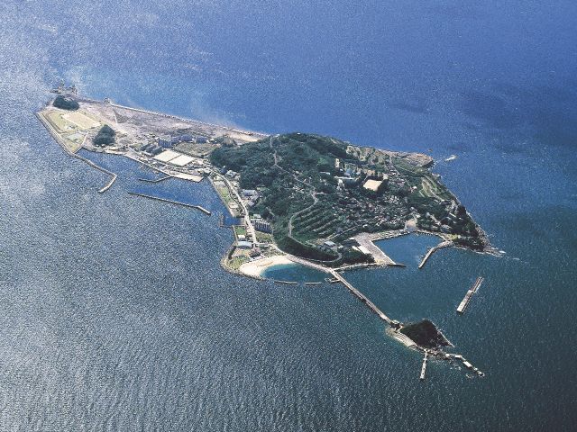 1周2kmほどの小さな島でのんびり過ごそう