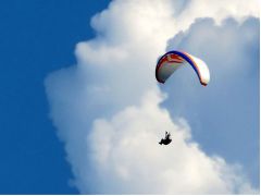 大空を自由に飛ぶ楽しさを味わえる☆(写真はイメージです)