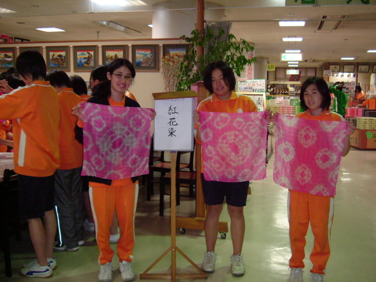 ５名様以上受付 紅花染め体験教室 将棋むら天童タワー じゃらん遊び体験