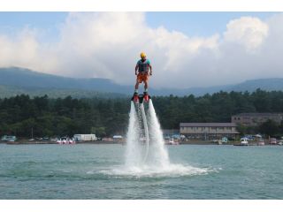 水圧で空飛ぶ人気スポーツ 山中湖フライボード体験 sansui じゃらん遊び体験 水圧で空飛ぶ人気スポーツ 山中湖フライボード体験 sansui じゃらん遊び体験