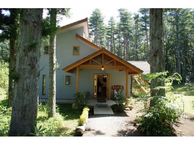 自在ガラス工房の外観です♪富士山のふもとにある自然豊かな工房です♪