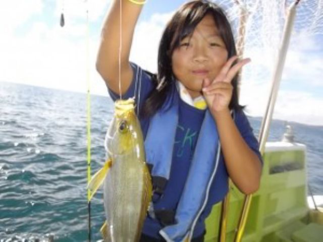 ファミリー全員で船釣り体験 乗合プラン 3時間 大人 子供合わせて最大10人まで可能 1日2便 8時 13時 マリンワールド田辺 じゃらん遊び体験 ファミリー全員で船釣り体験 乗合プラン 3時間 大人 子供合わせて最大10人まで可能 1日2便 8時 13時 マリンワールド田辺 じゃらん遊び体験