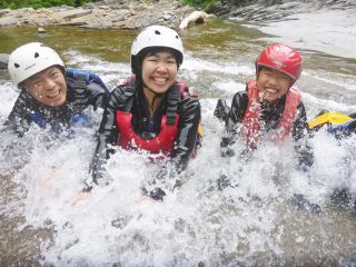 家族で冒険!ドキドキワクワクな夏休みの思い出に、キャニオニングにチャレンジ!