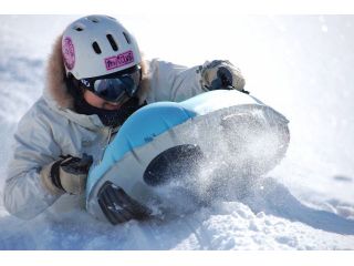 ゲレンデを自在に滑り降りるという全く新しいタイプのアクティビティーです!