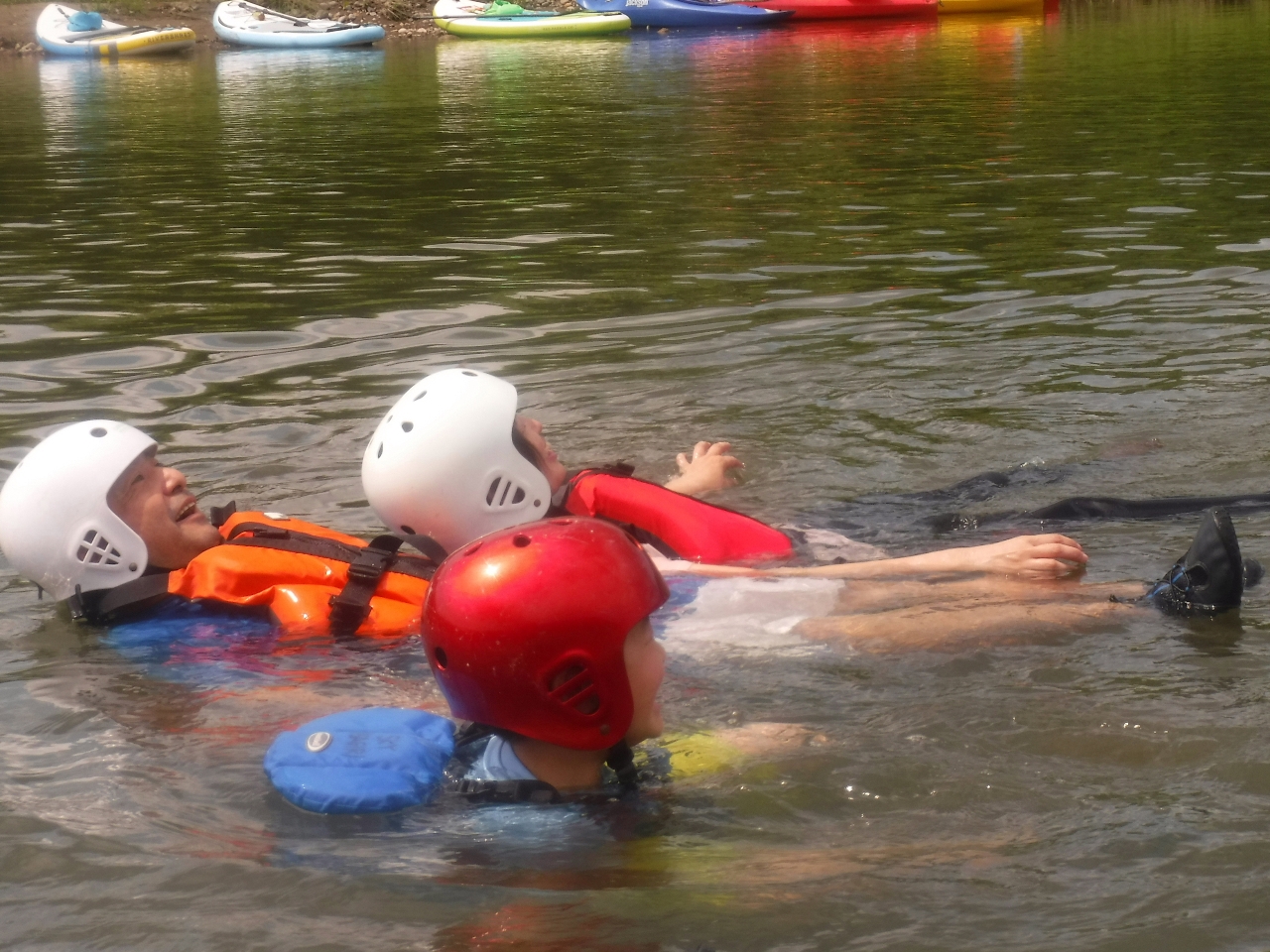 夏は川流れ〜〜気持ちいいよ