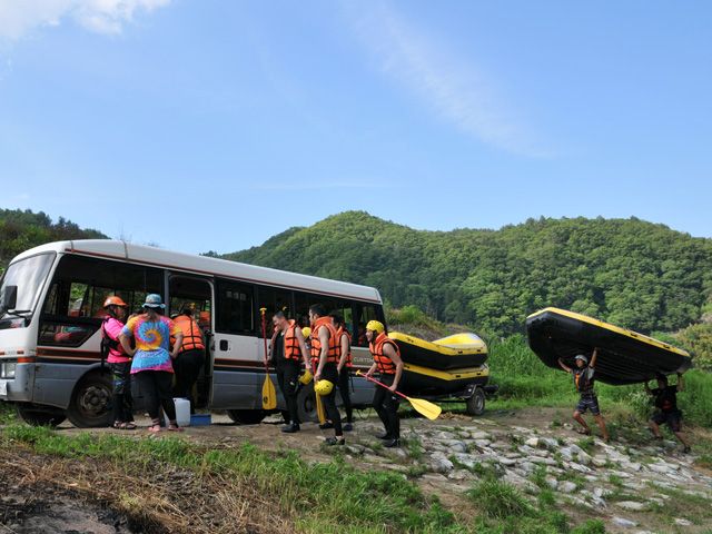 ゴールからは専用バスに乗り、スタート地点まで戻ります。