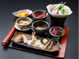 お得 たぬきパック 手びねり体験 お食事付き 手動のろくろで器や人形を作れます 初心者 お子さま歓迎 信楽陶苑たぬき村 じゃらん遊び体験 お得 たぬきパック 手びねり体験 お食事付き 手動のろくろで器や人形を作れます 初心者 お子さま歓迎 信楽陶苑たぬき村 じゃらん遊び体験