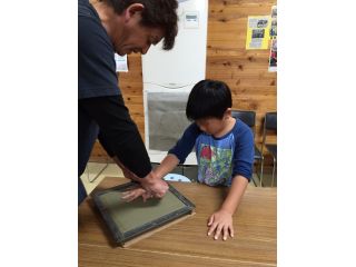 手形粘土をご利用の際にはスタッフがお手伝いします!