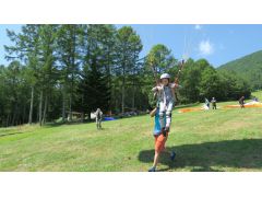 お子さんもスタッフのサポートを受けながら自力でチャレンジ!