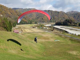 パラグライダーにチャレンジ!