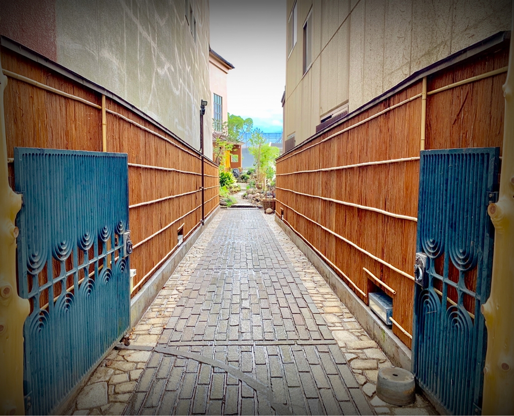 【創業百年 老舗京呉服店プロデュース】エ・マーサ舞妓館入口