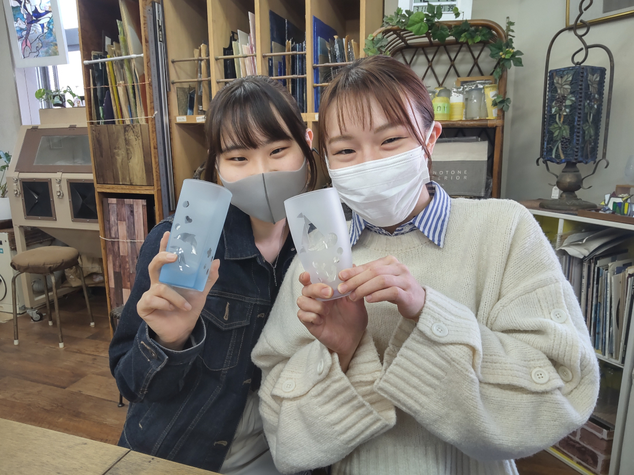 ���D�݂̃f�U�C���ŁA���������̃I���W�i���O���X�������I���������ӂ�܂��B�H�[�͓X�܂�2�K�ƂȂ�܂��I�̌����ʁX�̂��\��ł��A���Ȃ͂��ד��m�Ŋy���߂܂��I