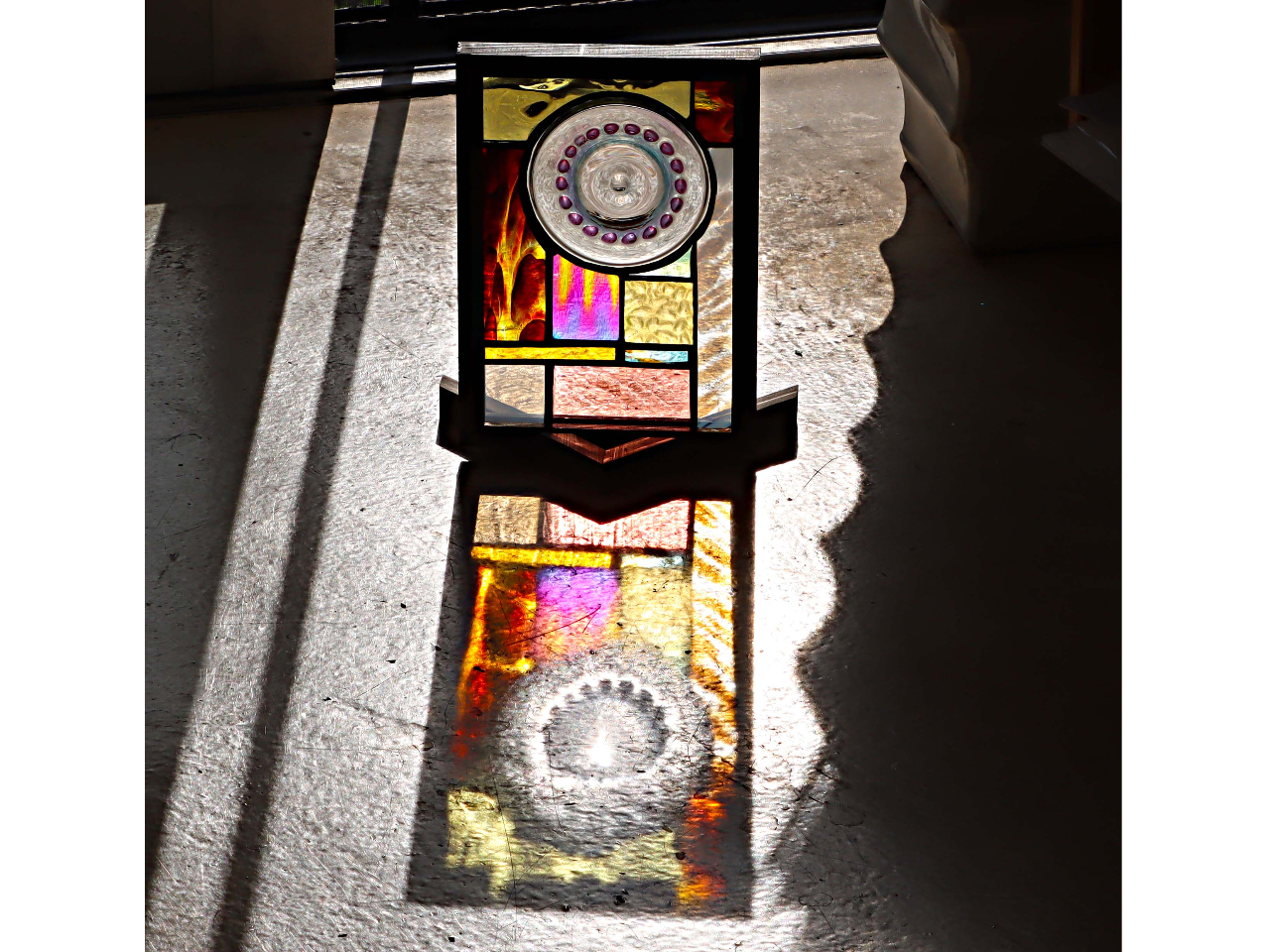 鮮やかな色合いや独特な形状のロンデルを使って、自分だけのオリジナルステンドグラス作品を作ってみましょう。きっと体験の記憶は作品と同時に一生残ることでしょう・・