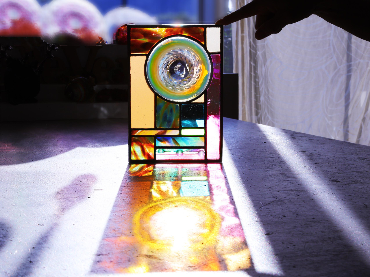 この作品作りは特別オーダーステンド体験作品ですので現在ステンドグラスをお勉強中の方へのご提案体験のサンプルです。鉛を使う体験ですので必ずお問合せください。