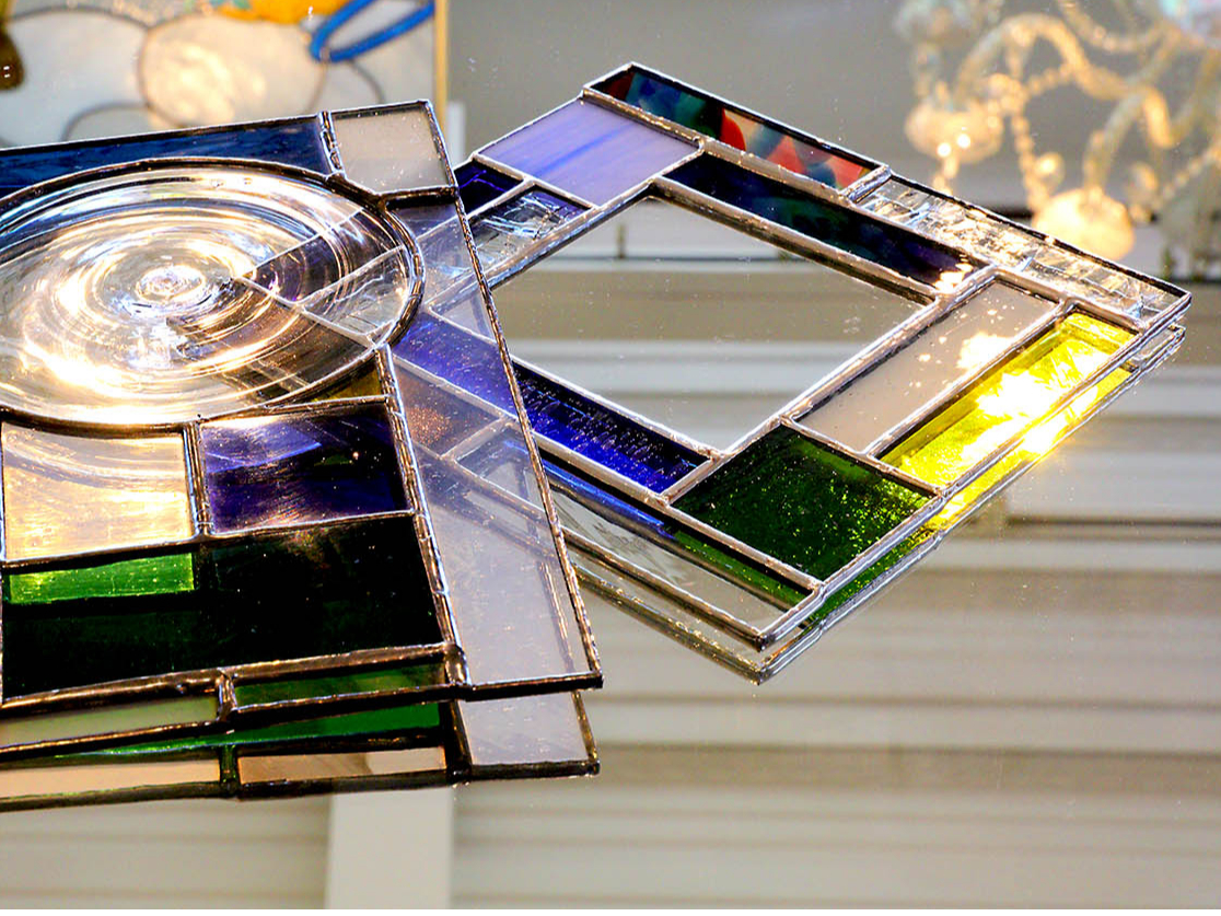 当工房オリジナルの美しいガラスが登場しました。この特別なガラスを使用して、ステンドグラス体験を行うことができます。