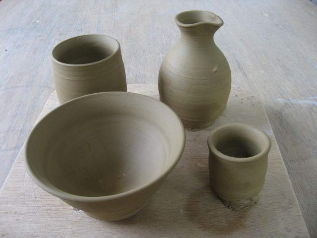 電動ろくろを回し作った作品
