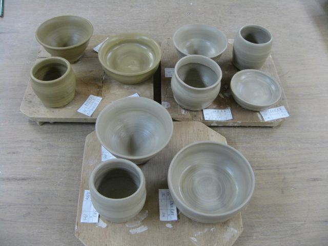 2キロの粘土で茶碗と自由作品を作りました