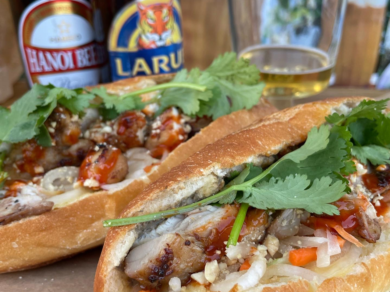 �R���p�X�͓X���ɑf�G�ȃJ�t�F�����`�����E���Ă��ł��I