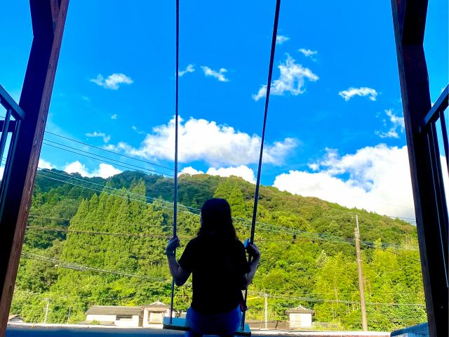 BBQデッキにはブランコもありますよ