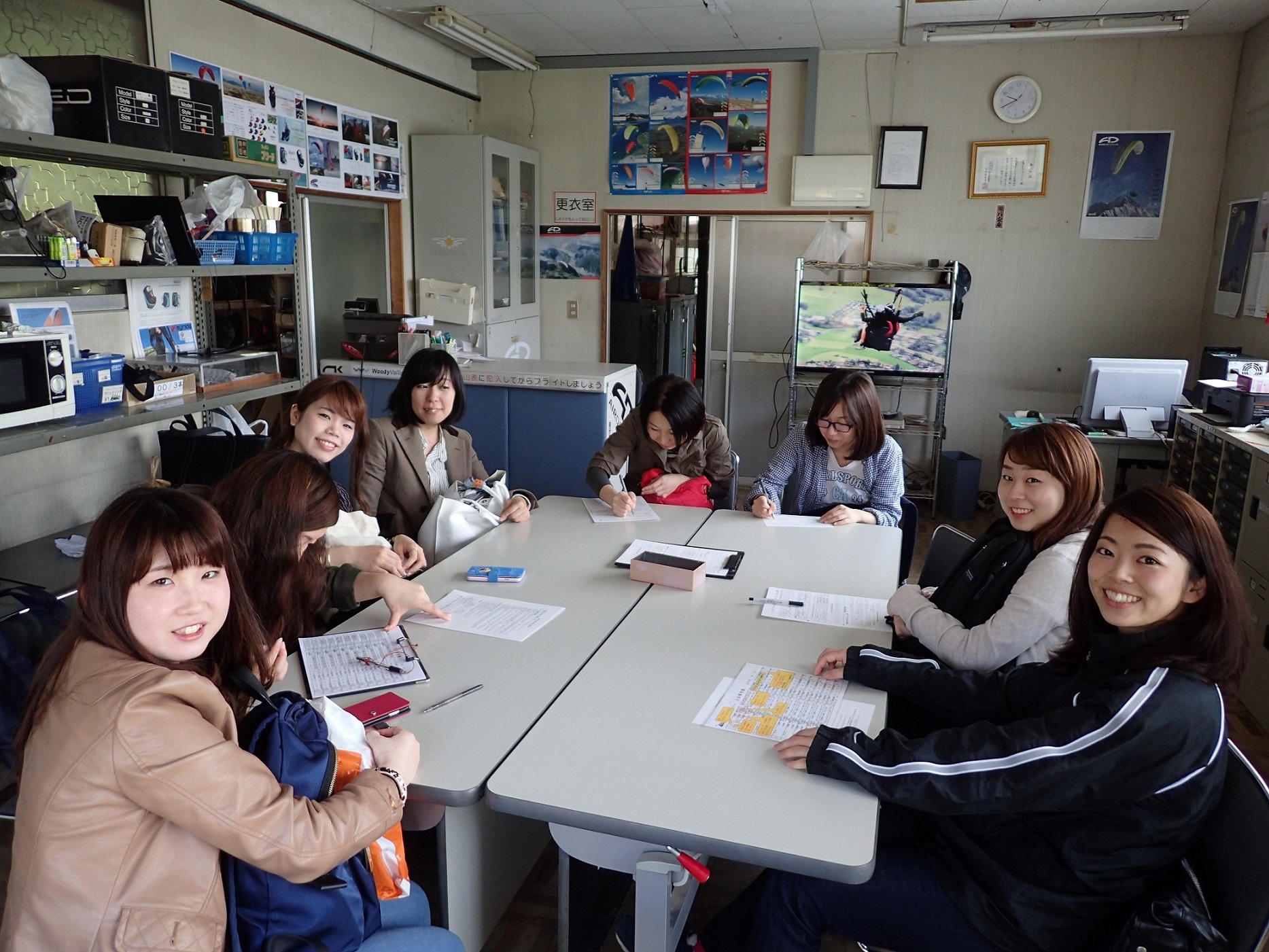 受付をします。