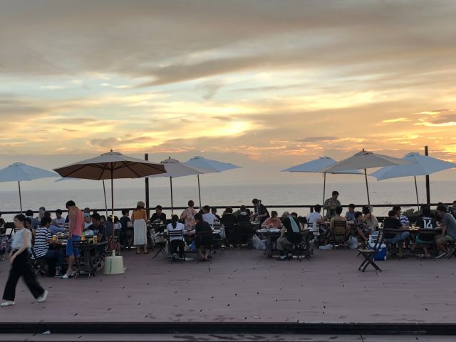 テラスは全部で300席