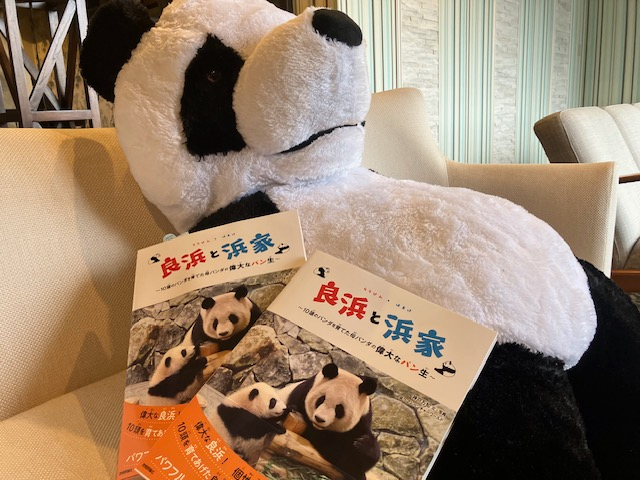 7月31日までグランパスINNでは神戸万知さんのパンダのパネル展を開催しています(入場無料)