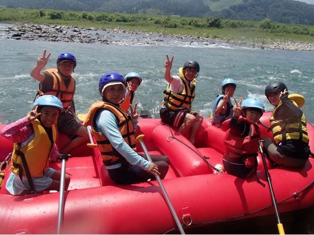 ファミリー ラフティングコース なんと3800円 おじいちゃんからちびっこまで家族みんなでボート貸切って遊ぼう くま川ラフティングメイン ストリーム じゃらん遊び体験 ファミリー ラフティングコース なんと3800円 おじいちゃんからちびっこまで家族みんなでボート貸切って遊ぼう くま川ラフティングメイン ストリーム じゃらん遊び体験