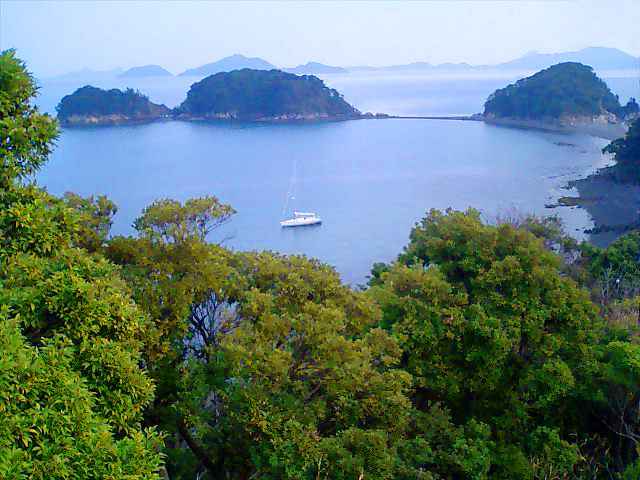 瀬戸内海の無人島をヨットで訪問