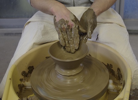 ロクロを引く。