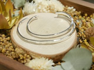 キラキラとカワイイつちめ模様のバングルを制作できます。