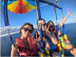 沖縄・南城市で気軽に出来るパラセーリング♪ 空から見る景色は最高です!