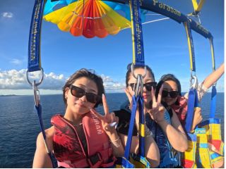 沖縄・南城市で気軽に出来るパラセーリング♪ 空から見る景色は最高です!