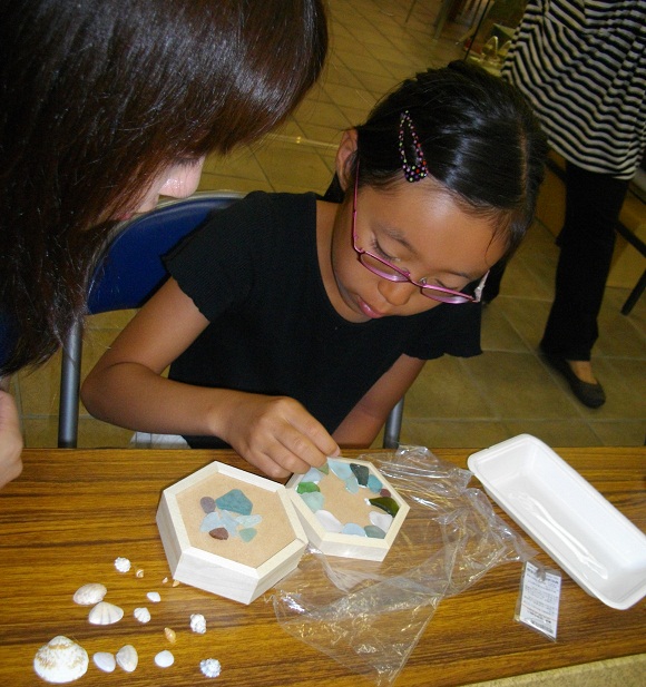 親子で六角箱(宝箱)作りにチャレンジできます。