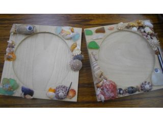 小さめの貝がらと小さめのシーグラスを組み合わせていくと、こんな素敵な作品に♪