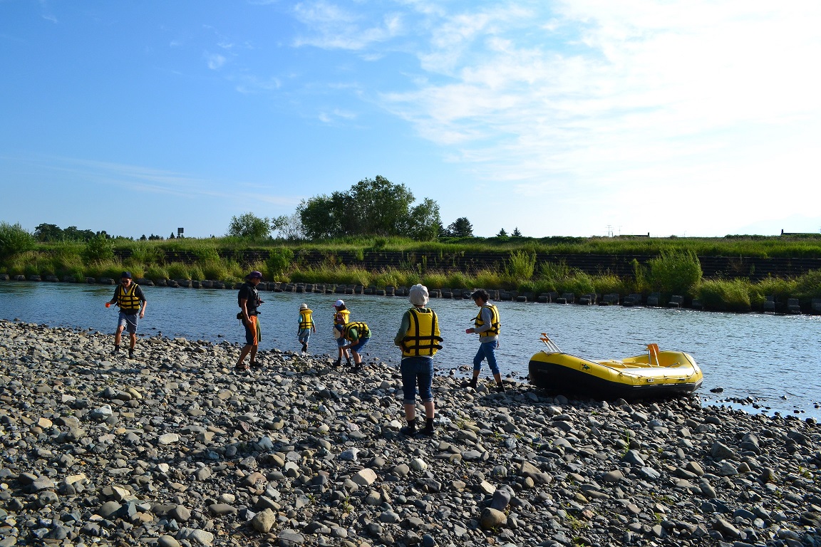 途中河原におりて水遊びします!大人も童心にかえって遊びましょ♪