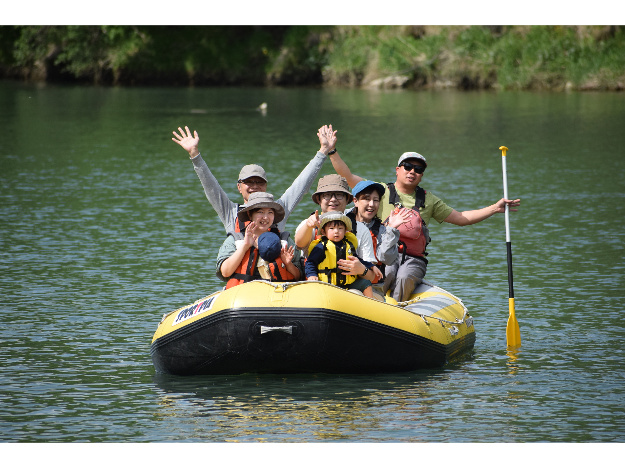 のんびりとした川なので親子3世代でも問題なし!0歳のお子様も抱っこして乗れます。