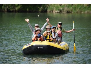 のんびりとした川なので親子3世代でも問題なし!0歳のお子様も抱っこして乗れます。