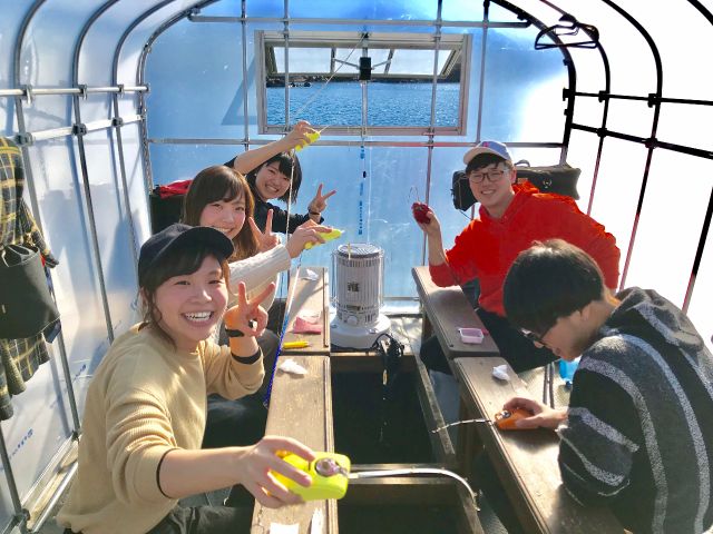 巡るたび 出会う旅 東北 自然 桧原湖ワカサギ釣り体験 8 30集合 自分で唐揚げ体験付 参加者の初チャレンジ率95 専属ガイドがサポートします ファミリー カップル 女性 グループも安心です アウトドアスポーツクラブ バックス じゃらん遊び体験 巡るたび 出会う旅 東北 自然 桧原湖ワカサギ釣り体験 8 30集合 自分で唐揚げ体験付 参加者の初チャレンジ率95 専属ガイドがサポートします ファミリー カップル 女性 グループも安心です アウトドアスポーツクラブ バックス じゃらん遊び体験