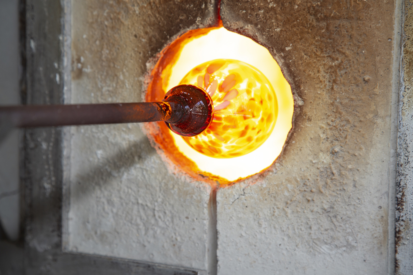 この時の炉内の温度は1300度以上!光り輝く炎の芸術です。